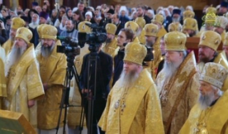 Митрополит Корнилий сослужил Святейшему Патриарху Кириллу за Литургией в день открытия XXXIV Рождественских чтений в Москве