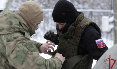 Представители Росгвардии помогли в проведении военизированной эстафеты для школьников Поморья Представители Росгвардии помогли в проведении военизированной эстафеты для школьников Поморья
