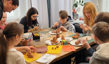 От эскиза до керамики: в Архангельске воплощается новый проект для юных художников