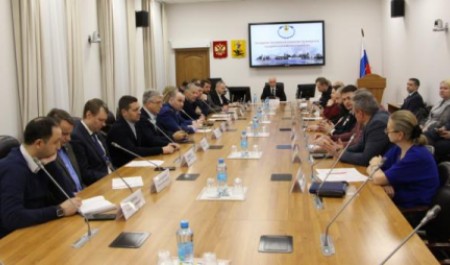 Играть нельзя демонтировать: в Архангельске обсудили будущее детских площадок