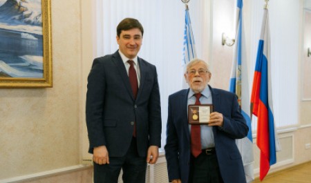 В САФУ торжественно наградили сотрудников и студентов