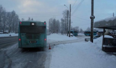 В Архангельске пассажира «высадили» на ходу: автобус поехал с открытыми дверями