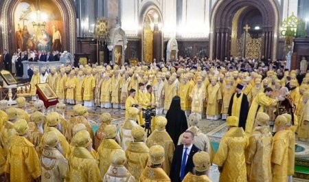 Митрополит Архангельский Корнилий сослужил Патриарху Кириллу в день годовщины интронизации