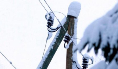 Не прошло и часа: в Пинежье Архангельской области снова рухнуло электроснабжение Не прошло и часа: в Пинежье Архангельской области снова рухнуло электроснабжение