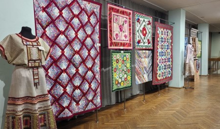 Искусство лоскутного шитья: в Архангельске отмечают 25‑летие творческого клуба