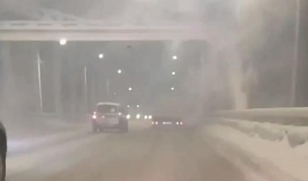 Дым над Краснофлотским мостом продолжает тревожить жителей Архангельска