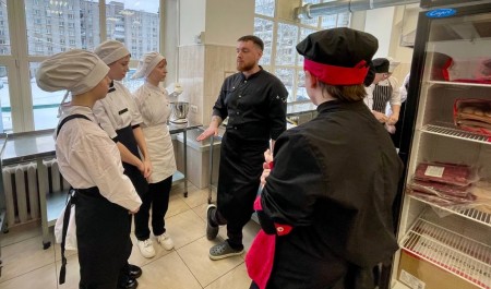 В Архангельске команда шеф-поваров из Москвы поделилась с молодежью  секретами мастерства