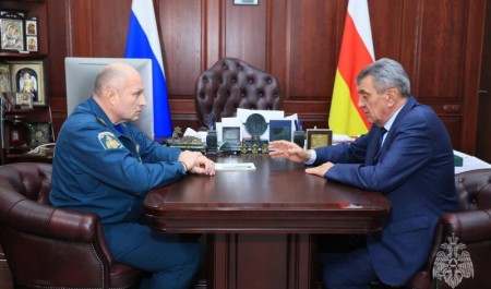 Первые лица МЧС России Александр Куренков и Северной Осетии Сергей Меняйло оценили возможность создания региональной пожарной охраны