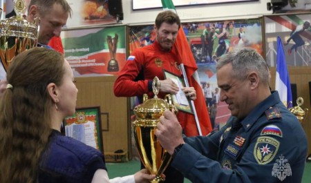 Хозяева Всероссийских соревнований МЧС России по пожарно-спасательному спорту в Казани стали абсолютными победителями в командных зачетах