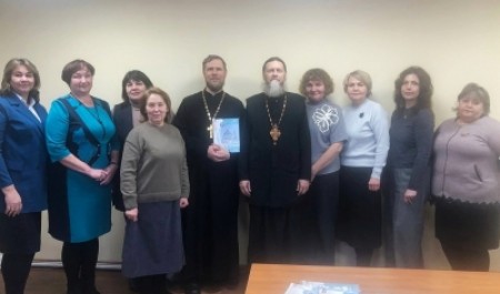 Борьба со сквернословием, роль семьи в воспитании и плоды ОПК. Священник Кирилл Кочнев встретился с педагогами Пинежского округа 