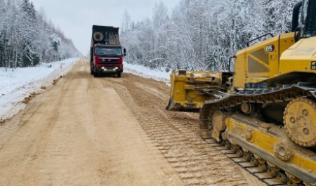 В рамках нацпроекта «Инфраструктура для жизни» продолжается капремонт автодороги Коноша – Вельск