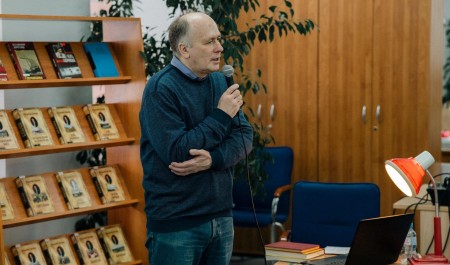 Суд восстановил известного архангельского историка на работе