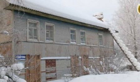 Снести аварийный дом в Поморье оказалось под силу только прокуратуре