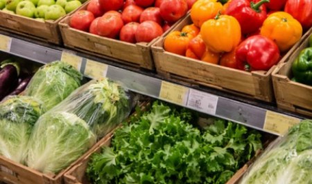 Более 400 килограммов «просрочки» нашли на овощных прилавках Архангельской области