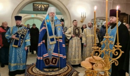 Митрополит Корнилий совершил всенощное бдение в канун недели о Страшном суде и праздника Сретения Господня