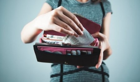 Онежский главбух трижды начисляла себе премию