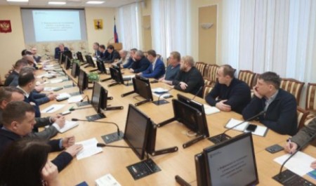 Глава Архангельска потребовал срочно проверить крыши после ЧП со сходом снега