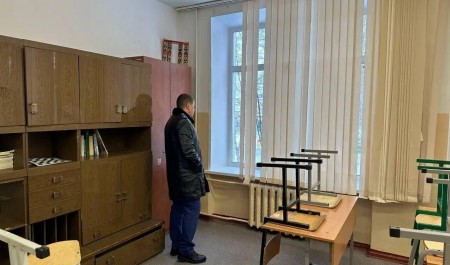 Ребенок выпал из окна в одной из школ Архангельской области