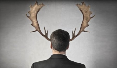 В Поморье рогоносец вымогал у дружка своей супруги деньги