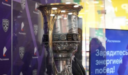 В Архангельск приехал главный трофей чемпионата КХЛ - Кубок Гагарина 