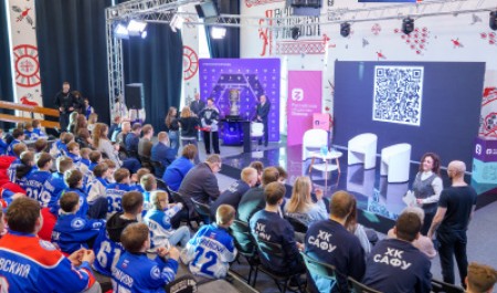 САФУ принял Кубок Гагарина: студенты университета встретились со звездой российского хоккея