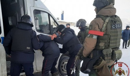 В Архангельске сотрудники Росгвардии и полиции в ходе тренировки отработали порядок действий при захвате заложника