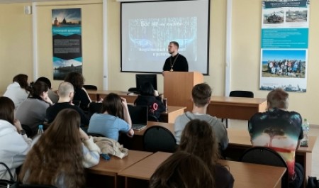 Священник Кирилл Кочнев побеседовал со студентами САФУ о пользе и опасностях технологий 