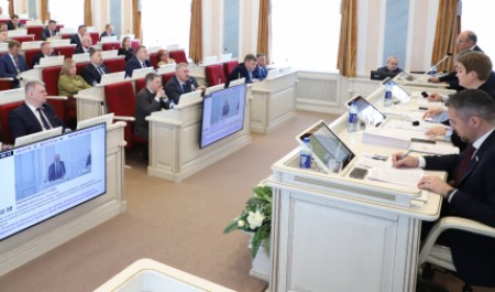Три законопроекта по развитию мер поддержки участников СВО рассмотрены на сессии Архангельского облсобрания