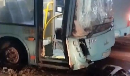 Транспортное месиво: в Архангельске произошло массовое ДТП с автобусами и фурой Транспортное месиво: в Архангельске произошло массовое ДТП с автобусами и фурой