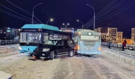 Стали известны подробности дорожного месива с автобусами на архангельском мосту