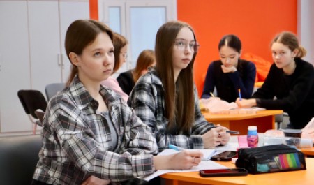 Дом научной коллаборации САФУ открыл тайны химии для школьников