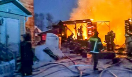 Огонь подбирался к келье: под Архангельском случился пожар на территории монастыря