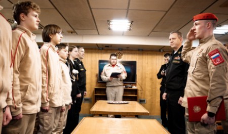 В Северодвинске церемонию вступления в ряды Юнармии провели на борту подводной лодки