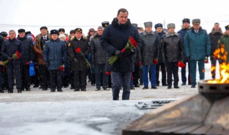 В Архангельске состоялась торжественная церемония возложения цветов в честь Дня защитника Отечества
