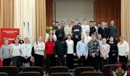 Офицер СОБР «Архангел» Росгвардии рассказал учащимся сельской школы о ведомстве, в котором служит