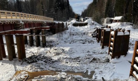 В Красноборском округе завершается демонтаж основного моста через Лахому В Красноборском округе завершается демонтаж основного моста через Лахому