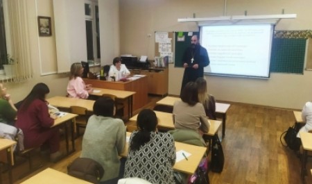 Священник Сергий Бычков выступил консультантом на родительских собраниях в школах Архангельска
