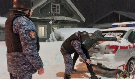 В Няндоме сотрудники Росгвардии задержали домушника, прятавшегося от них под кроватью