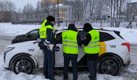 В Архангельской области прошли рейды по выявлению нелегальных перевозчиков такси