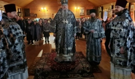 В пятницу первой седмицы Великого поста митрополит Корнилий совершил Литургию Преждеосвященных Даров 