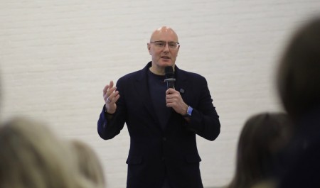 Дмитрий Чернышенко посетил стратсессию «Больше, чем путешествие» в Архангельске