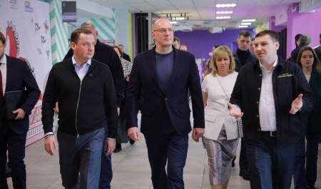 Дмитрий Чернышенко оценил возможности областного Молодежного центра 