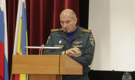 Александр Куренков представил личному составу начальника Донского МЧС
