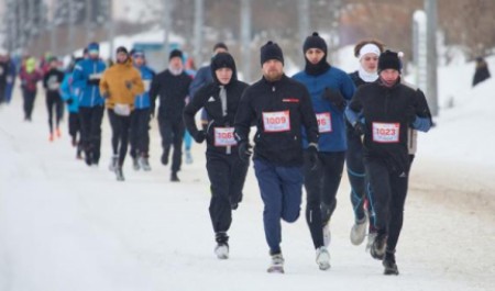 Зиму в Архангельске любители спорта проводили Арктическим забегом Зиму в Архангельске любители спорта проводили Арктическим забегом