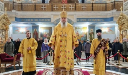 Митрополит Корнилий в праздник Торжества Православия совершил Божественную литургию в Михаило-Архангельском соборе