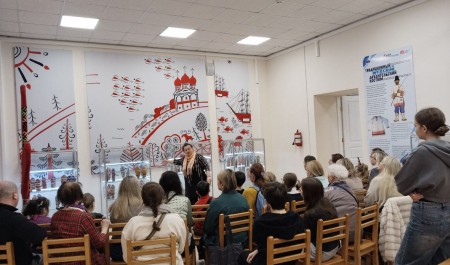 Секреты поморских узоров: в Архангельске прошла экскурсия «Орнаменты на варежках»