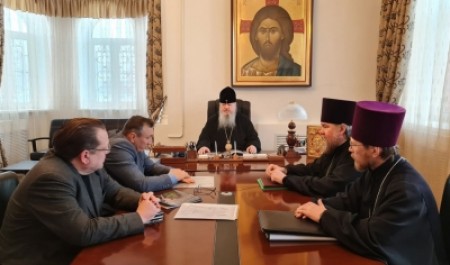 Митрополит Корнилий встретился с директором фонда «Под Покровом Богородицы» Евгением Королевым 