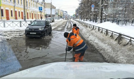 В центре Архангельска из-за аварии на сетях ограничат движение автомобилей