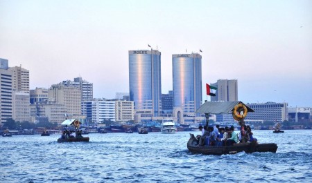 «Мы брошены на произвол судьбы»: сотни российских туристов выгоняют с застрявшего в Катаре круизного лайнера