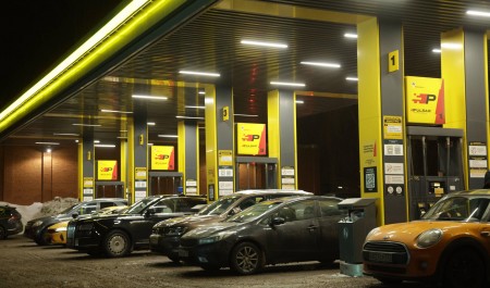 «Проиграют все». Что будет с ценами на бензин и ждать ли глобального экономического кризиса из-за войны на Ближнем Востоке